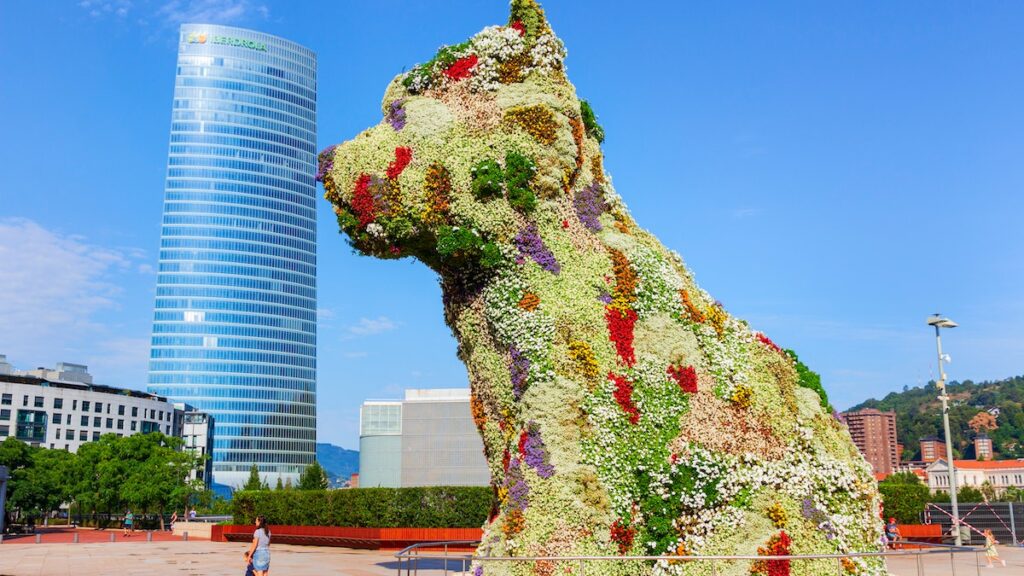 12 mejores destinos pet friendly en España: Puppy el perro de Guggenheim Bilbao