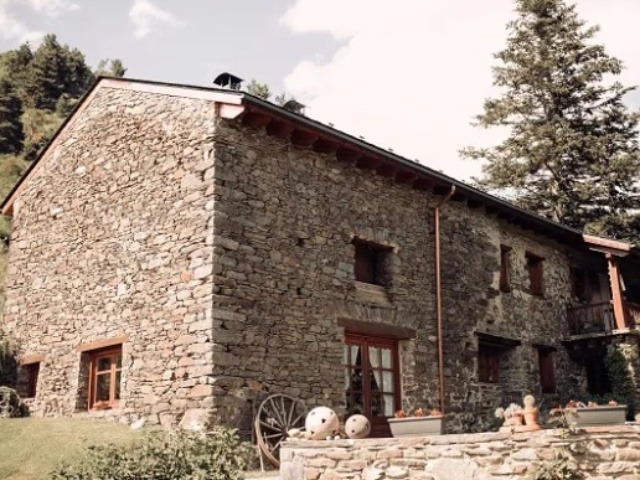 La casa rústica Mas Cugumells están en Dorria, en el Pirineo Oriental