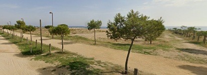 Parking amplio de arena junto a la playa para perros en Canet de Mar